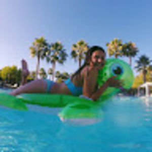 Meet your Posher, Samina